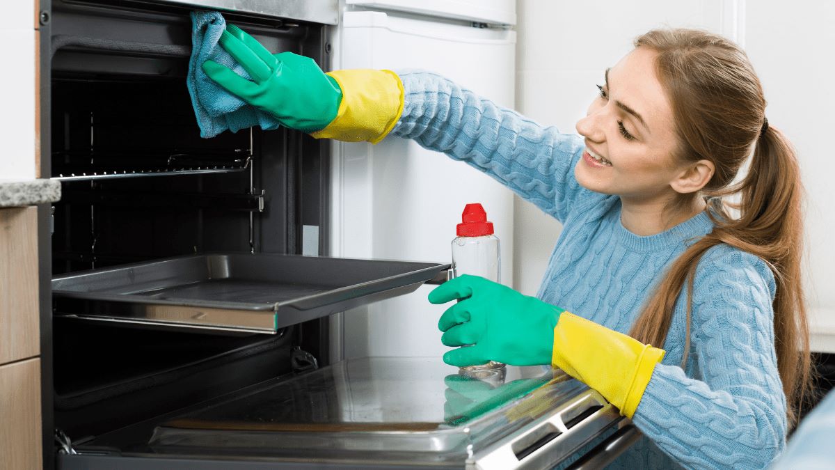 Deep Cleaning Your Oven