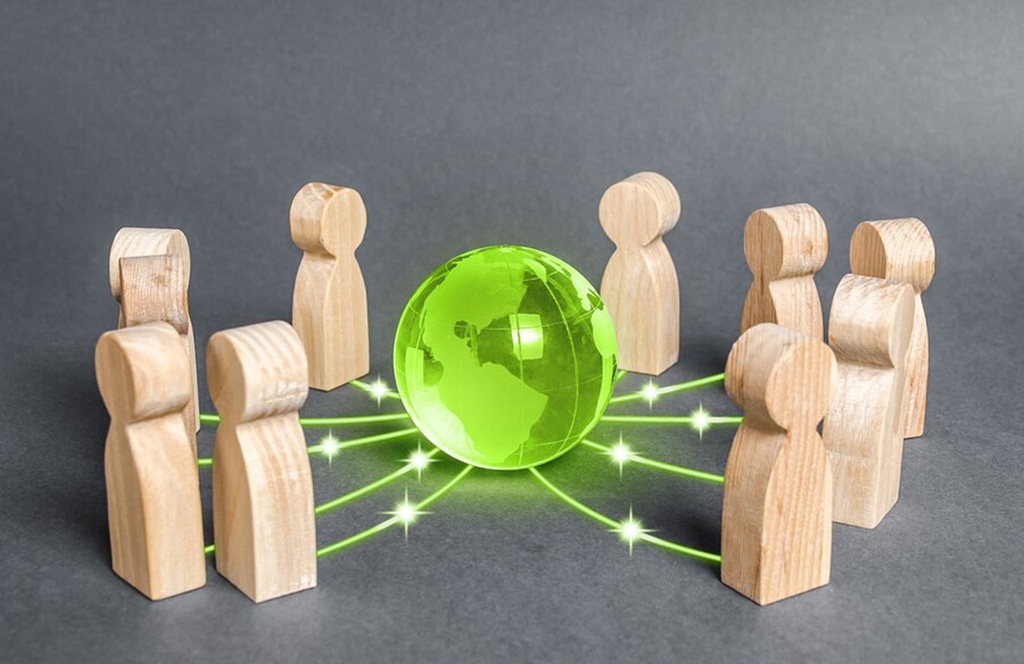 What is the business structure of MLM?