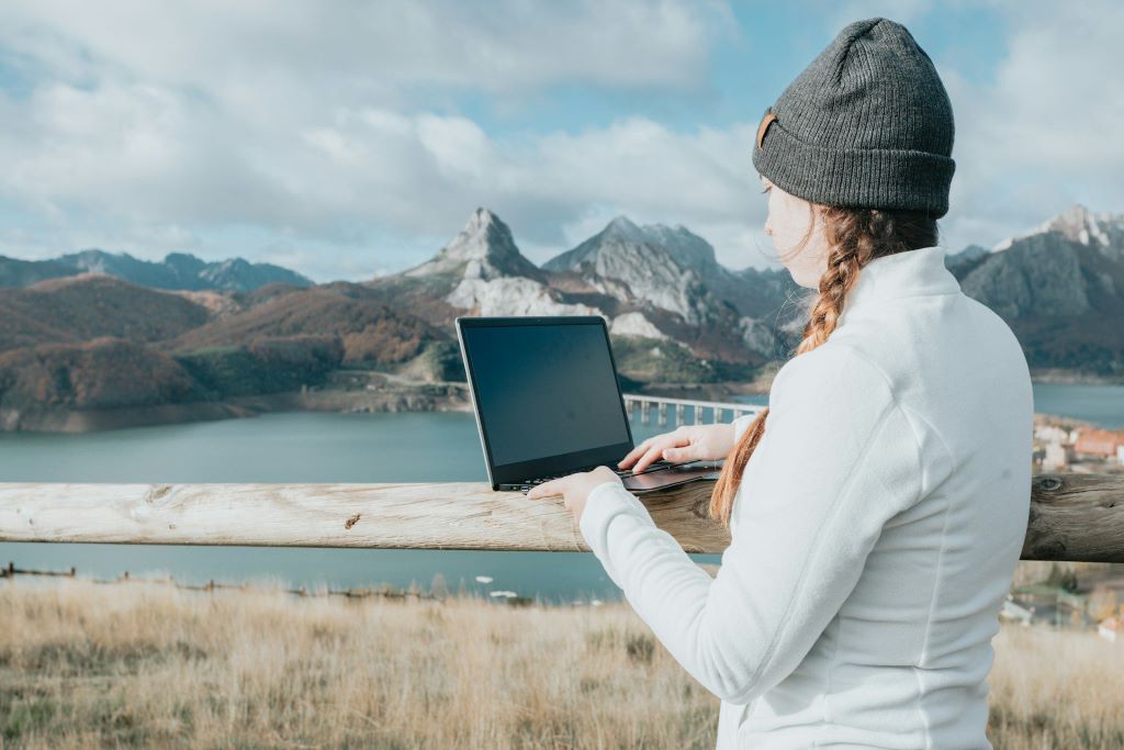 Can I work for a local company on a digital nomad visa?