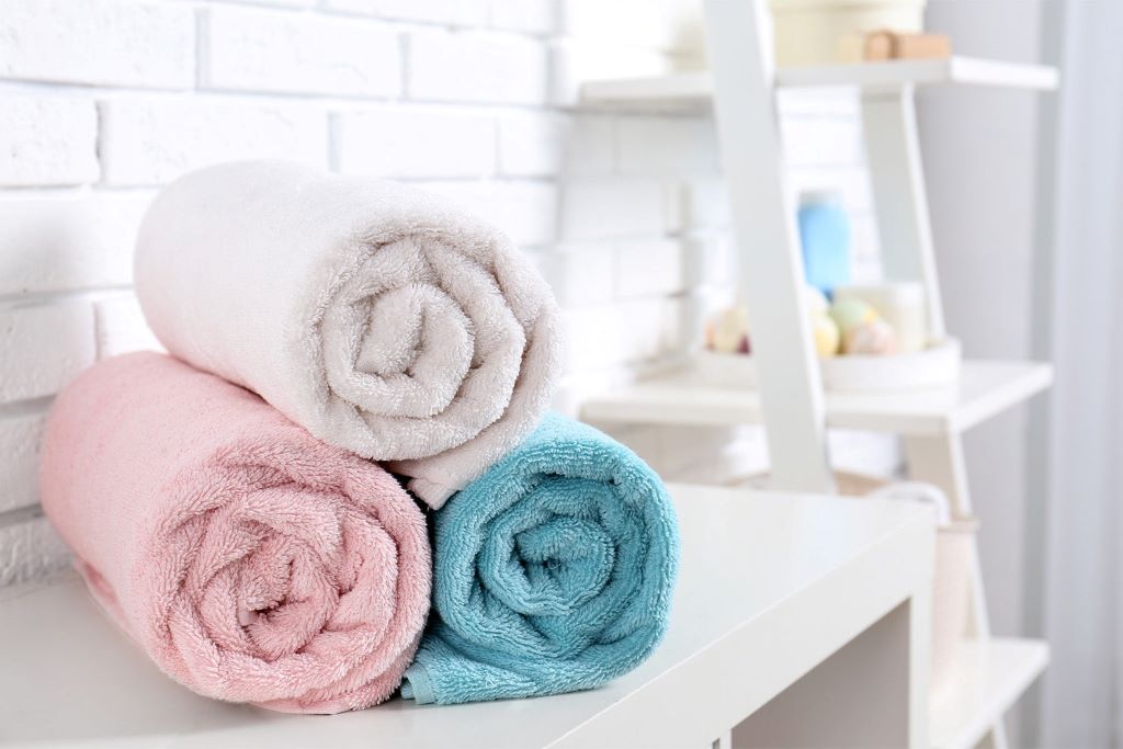 Can I roll hand towels or washcloths the same way?